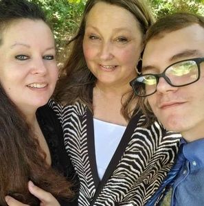 Meet your Posher, Loretta